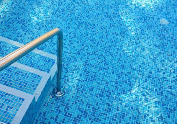 Disfrute de una piscina limpia y clara